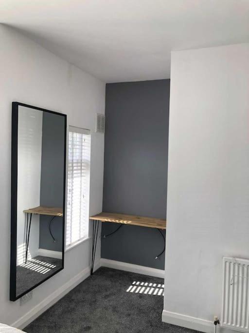 Two Bedroom Terrace House With Parking Kingston upon Hull Exterior foto